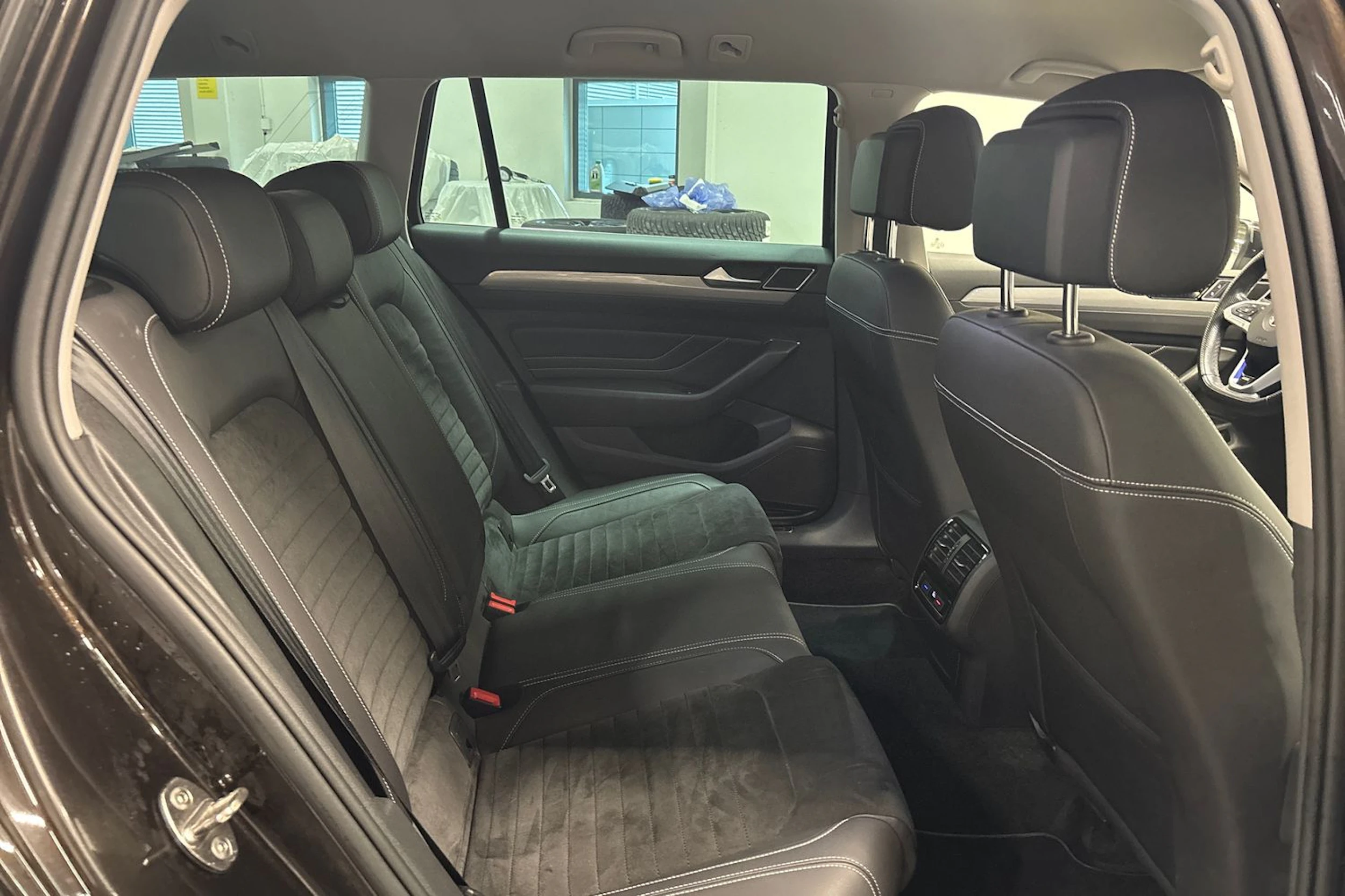 ruskea (beige) Volkswagen Passat 2020 kuva 13.