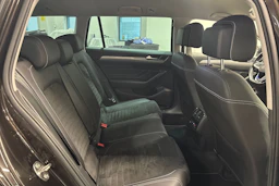 ruskea (beige) Volkswagen Passat 2020 kuva 13.