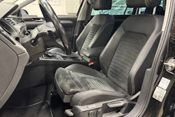 ruskea (beige) Volkswagen Passat 2020 kuva 16.