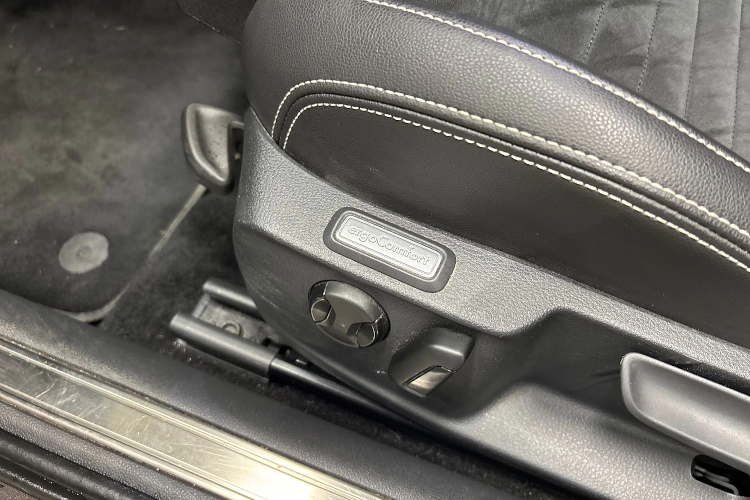 ruskea (beige) Volkswagen Passat 2020 kuva 17.