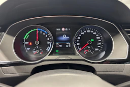 ruskea (beige) Volkswagen Passat 2020 kuva 18.