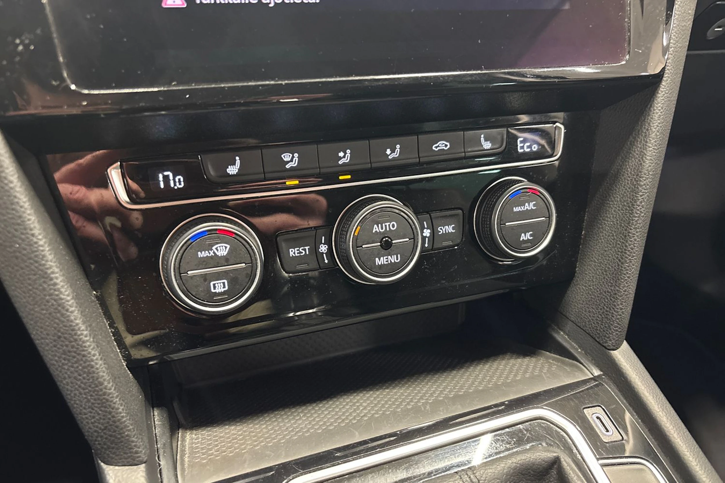 ruskea (beige) Volkswagen Passat 2020 kuva 22.