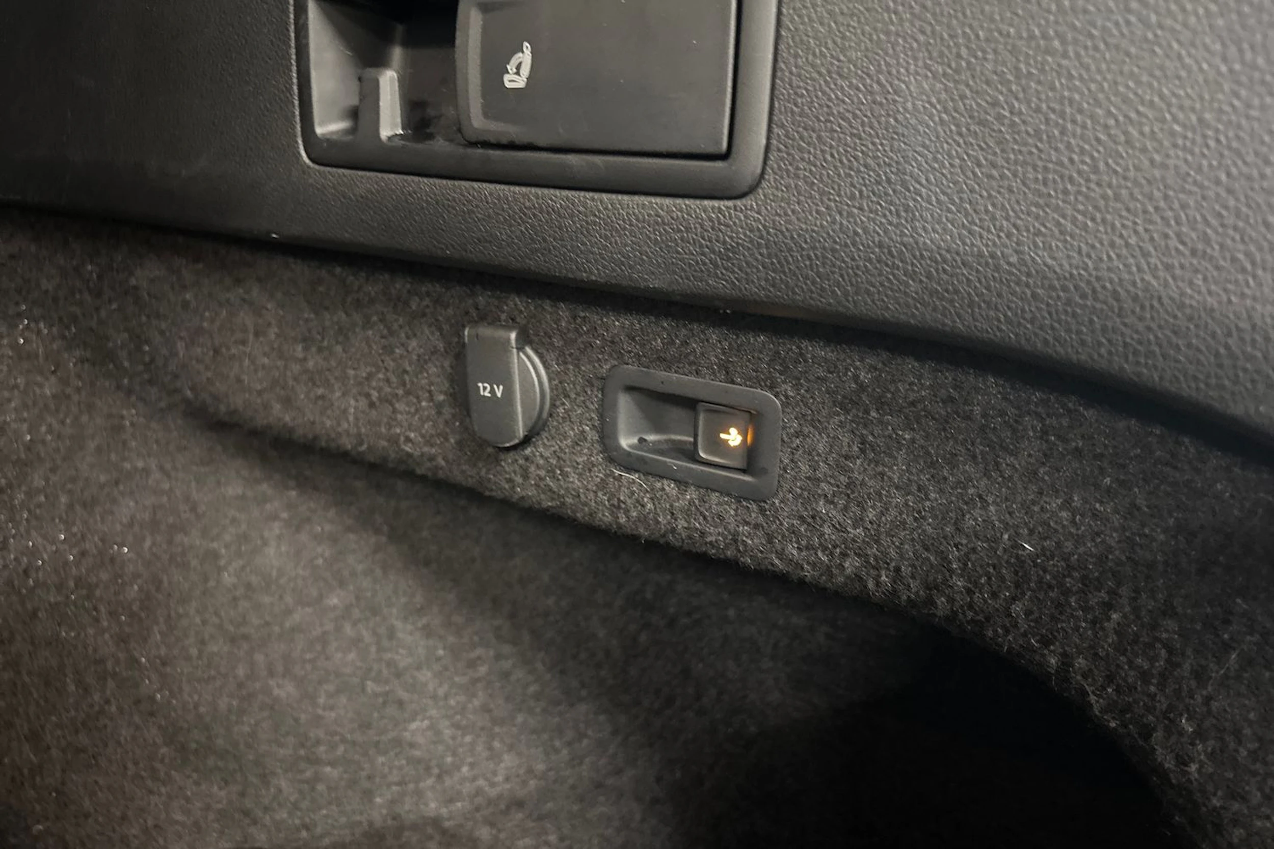 ruskea (beige) Volkswagen Passat 2020 kuva 26.