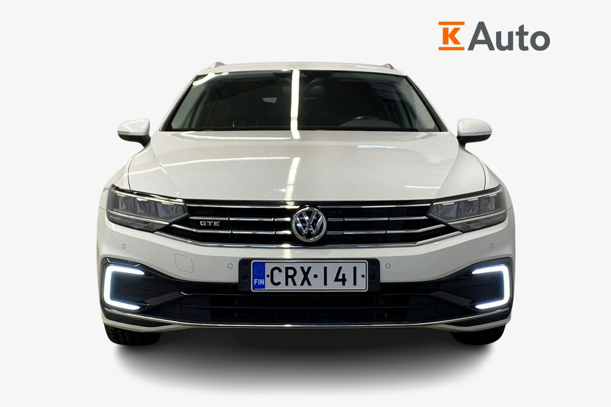 valkoinen Volkswagen Passat 2020 kuva 5.
