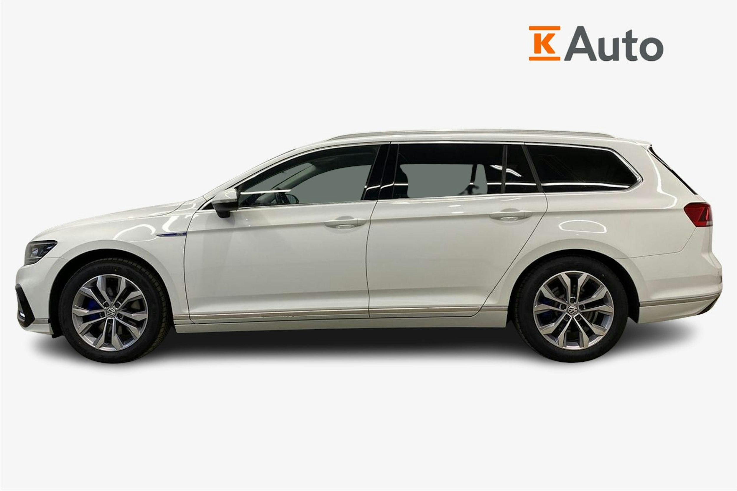 valkoinen Volkswagen Passat 2020 kuva 6.