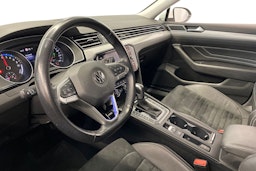 valkoinen Volkswagen Passat 2020 kuva 7.