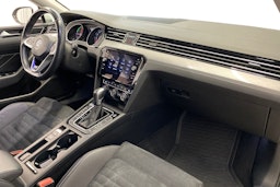 valkoinen Volkswagen Passat 2020 kuva 10.