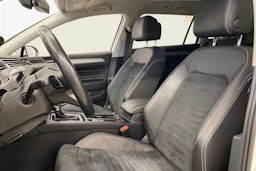 valkoinen Volkswagen Passat 2020 kuva 11.