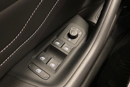 valkoinen Volkswagen Passat 2020 kuva 17.