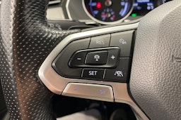 valkoinen Volkswagen Passat 2020 kuva 19.