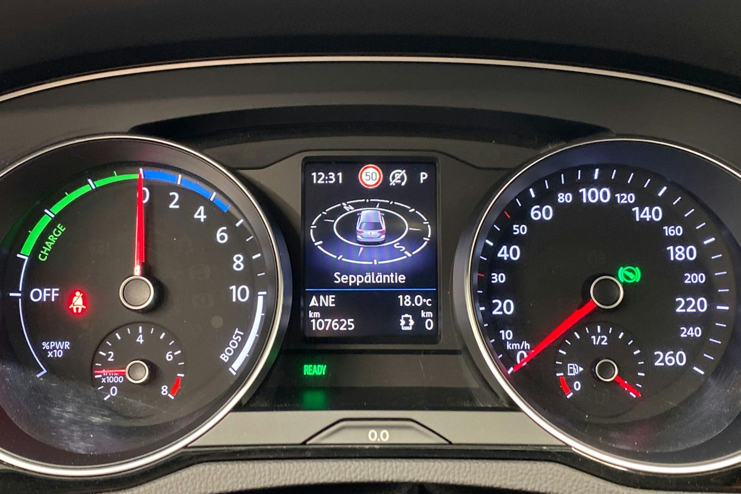 valkoinen Volkswagen Passat 2020 kuva 21.