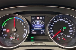 valkoinen Volkswagen Passat 2020 kuva 21.
