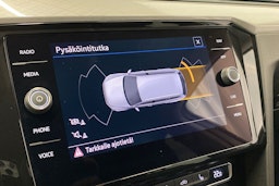 valkoinen Volkswagen Passat 2020 kuva 22.