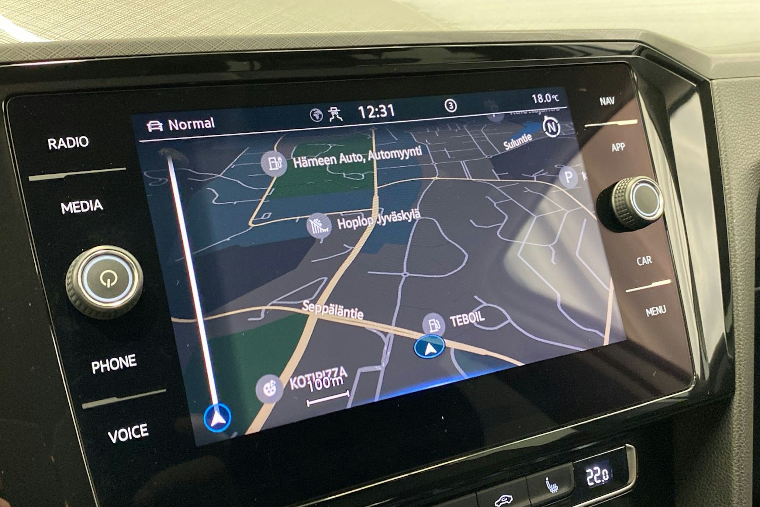 valkoinen Volkswagen Passat 2020 kuva 23.