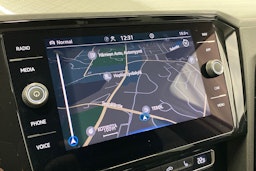 valkoinen Volkswagen Passat 2020 kuva 23.
