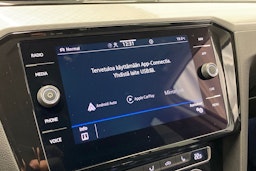 valkoinen Volkswagen Passat 2020 kuva 24.