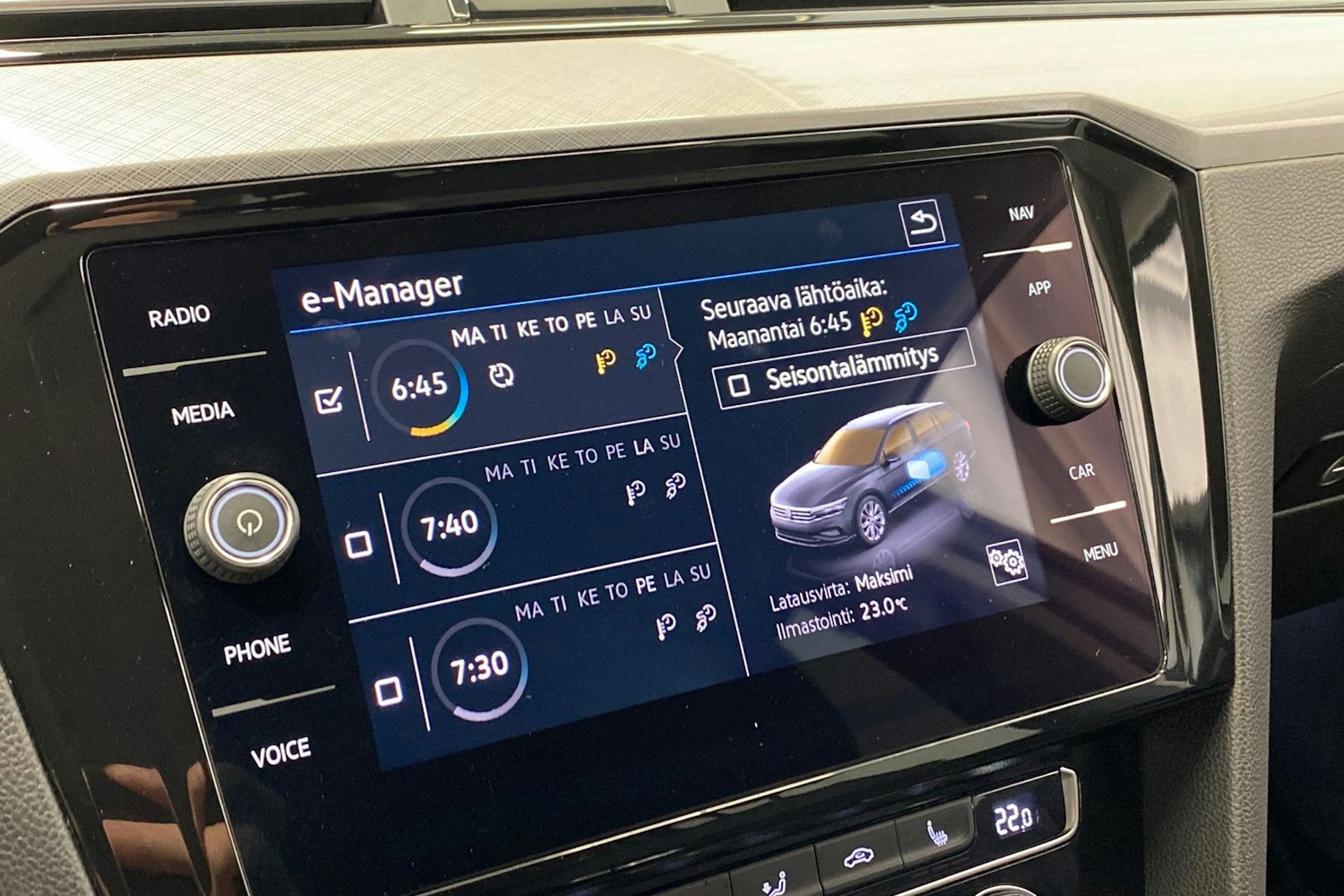 valkoinen Volkswagen Passat 2020 kuva 26.
