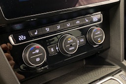 valkoinen Volkswagen Passat 2020 kuva 27.