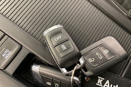 valkoinen Volkswagen Passat 2020 kuva 29.