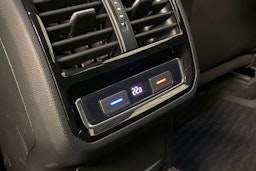 valkoinen Volkswagen Passat 2020 kuva 30.