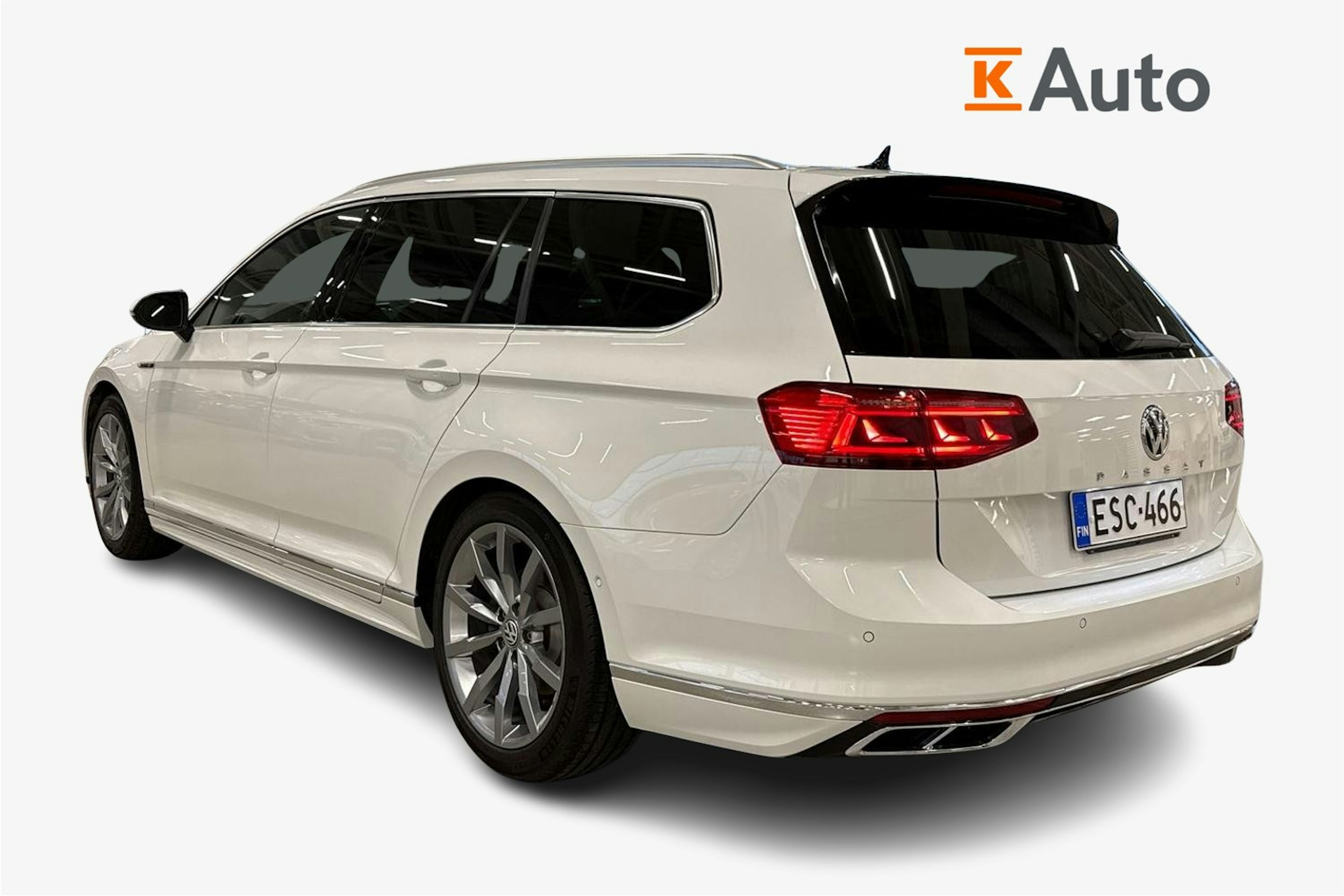 valkoinen Volkswagen Passat 2020 kuva 2.