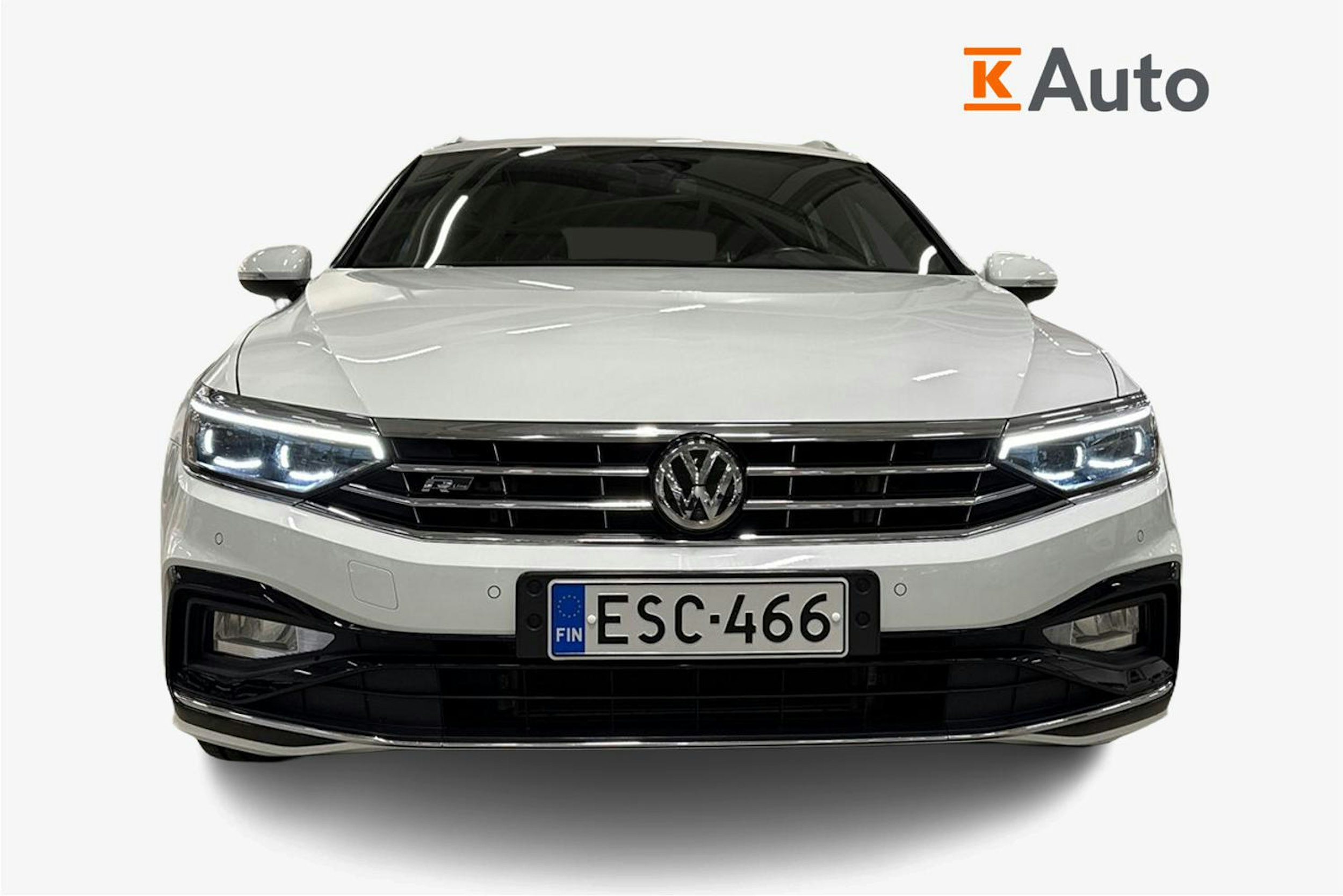 valkoinen Volkswagen Passat 2020 kuva 5.