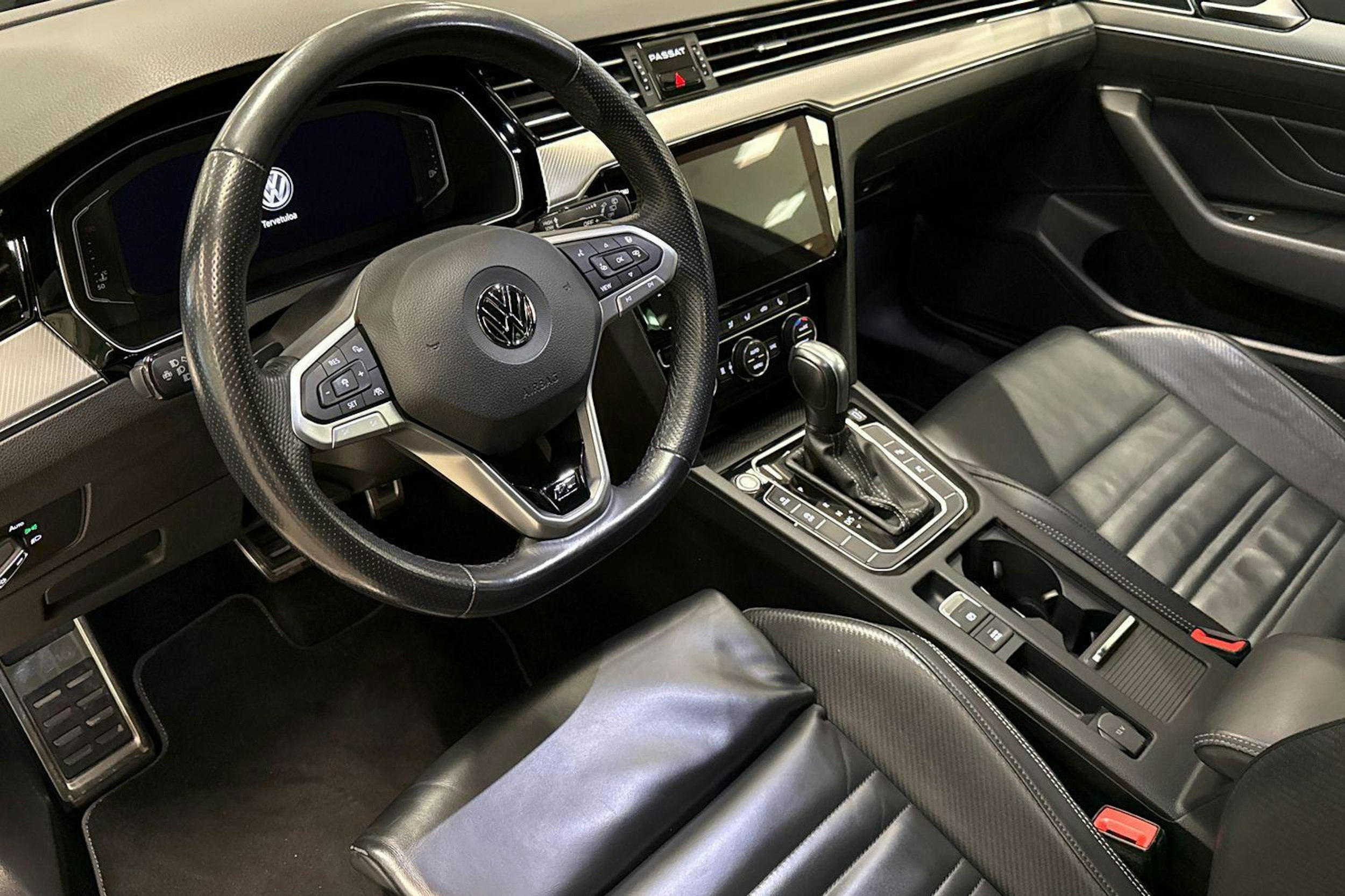 valkoinen Volkswagen Passat 2020 kuva 7.