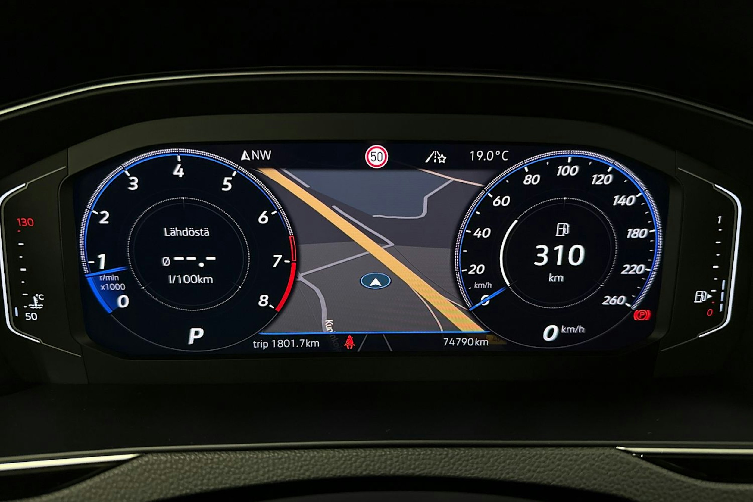 valkoinen Volkswagen Passat 2020 kuva 17.
