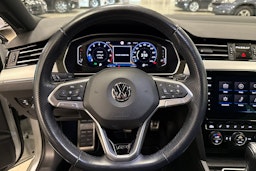 valkoinen Volkswagen Passat 2020 kuva 18.