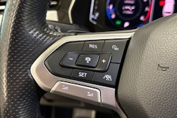 valkoinen Volkswagen Passat 2020 kuva 19.