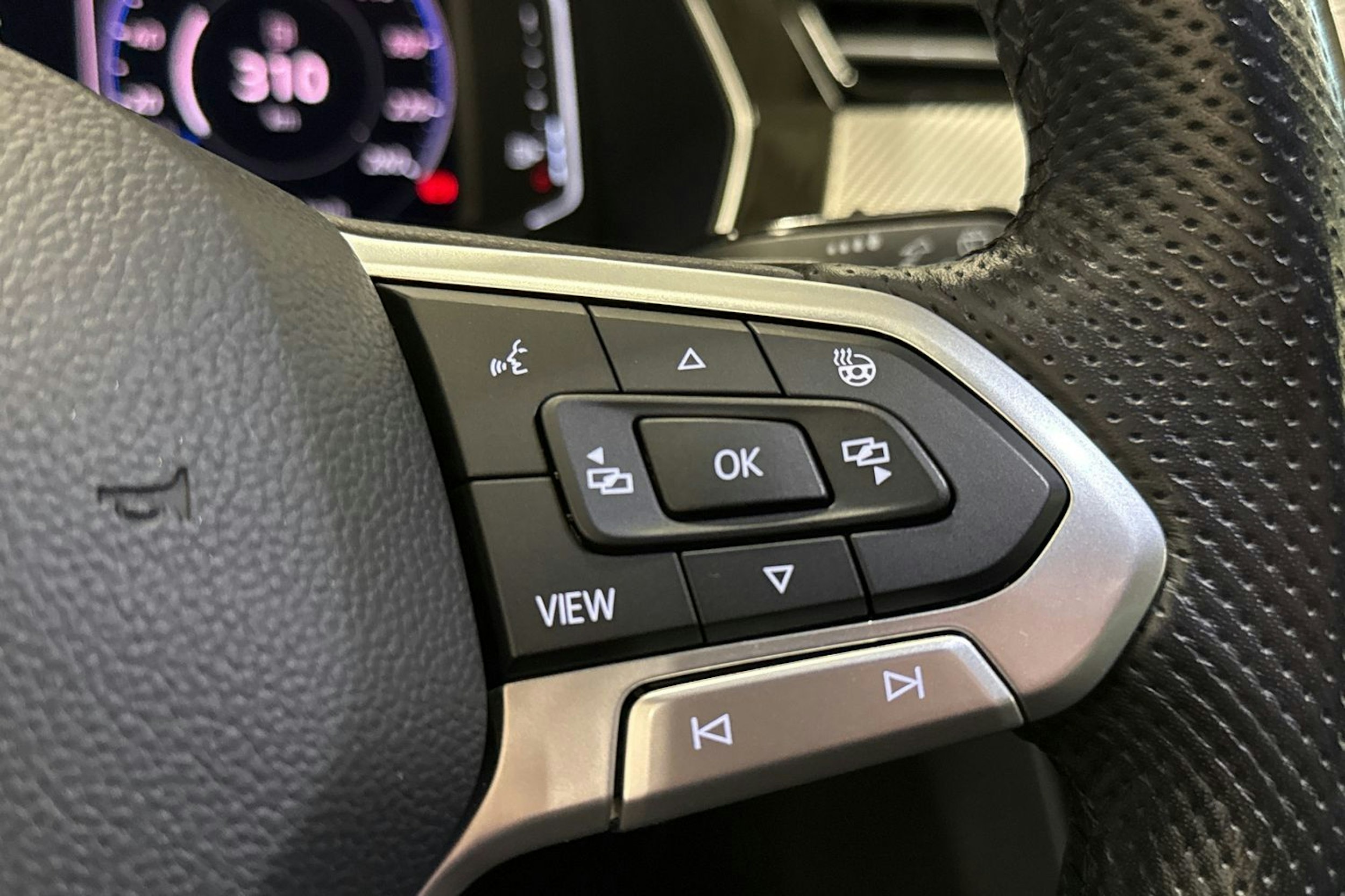 valkoinen Volkswagen Passat 2020 kuva 20.