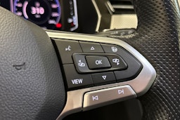 valkoinen Volkswagen Passat 2020 kuva 20.