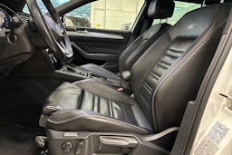 valkoinen Volkswagen Passat 2020 kuva 21.