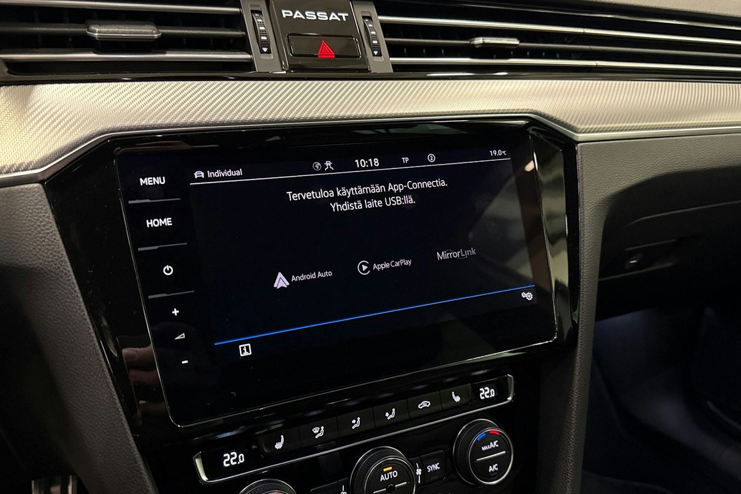 valkoinen Volkswagen Passat 2020 kuva 22.