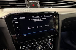 valkoinen Volkswagen Passat 2020 kuva 22.