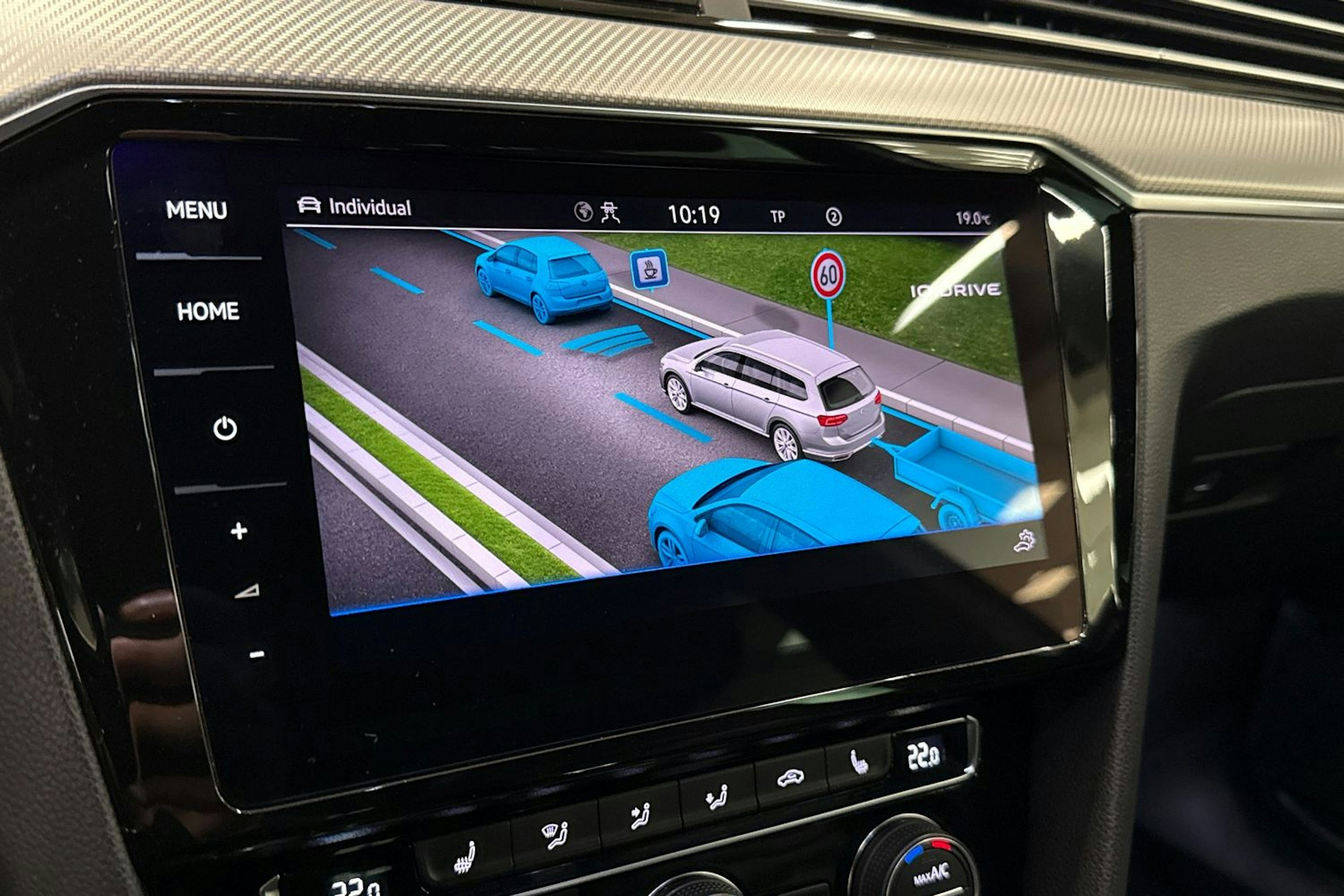 valkoinen Volkswagen Passat 2020 kuva 24.
