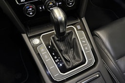valkoinen Volkswagen Passat 2020 kuva 26.