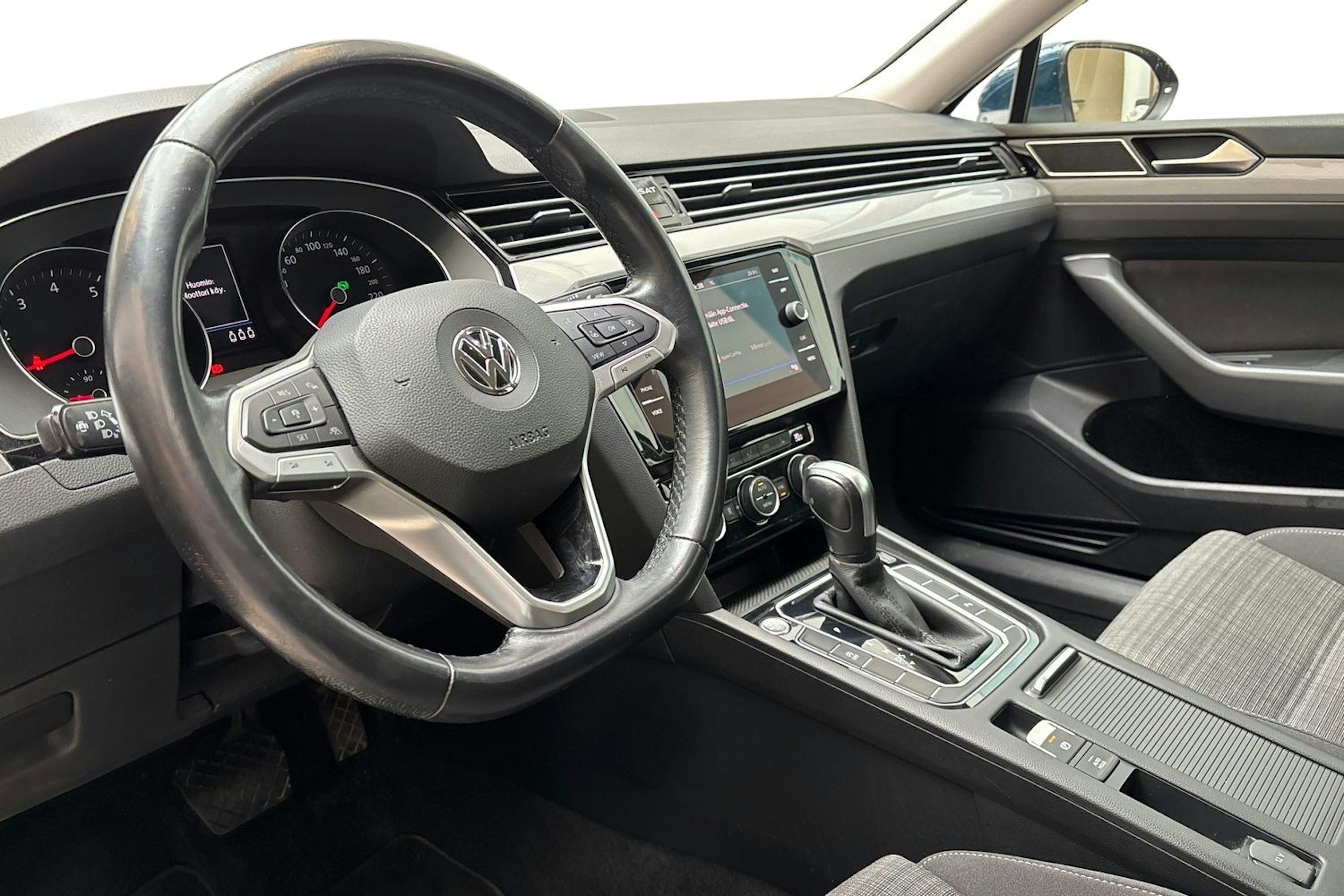 sininen Volkswagen Passat 2020 kuva 7.