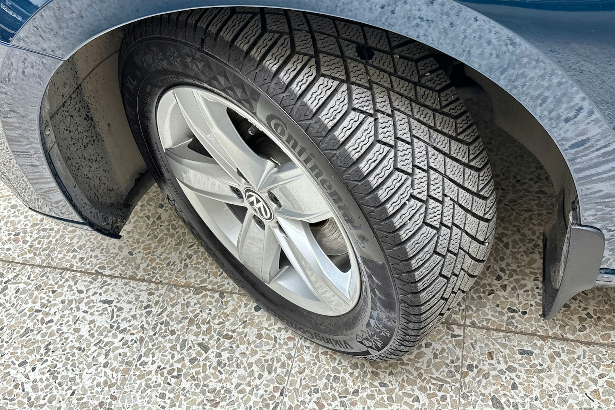 sininen Volkswagen Passat 2020 kuva 13.