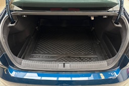 sininen Volkswagen Passat 2020 kuva 16.