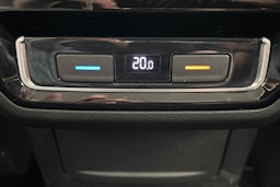 sininen Volkswagen Passat 2020 kuva 18.