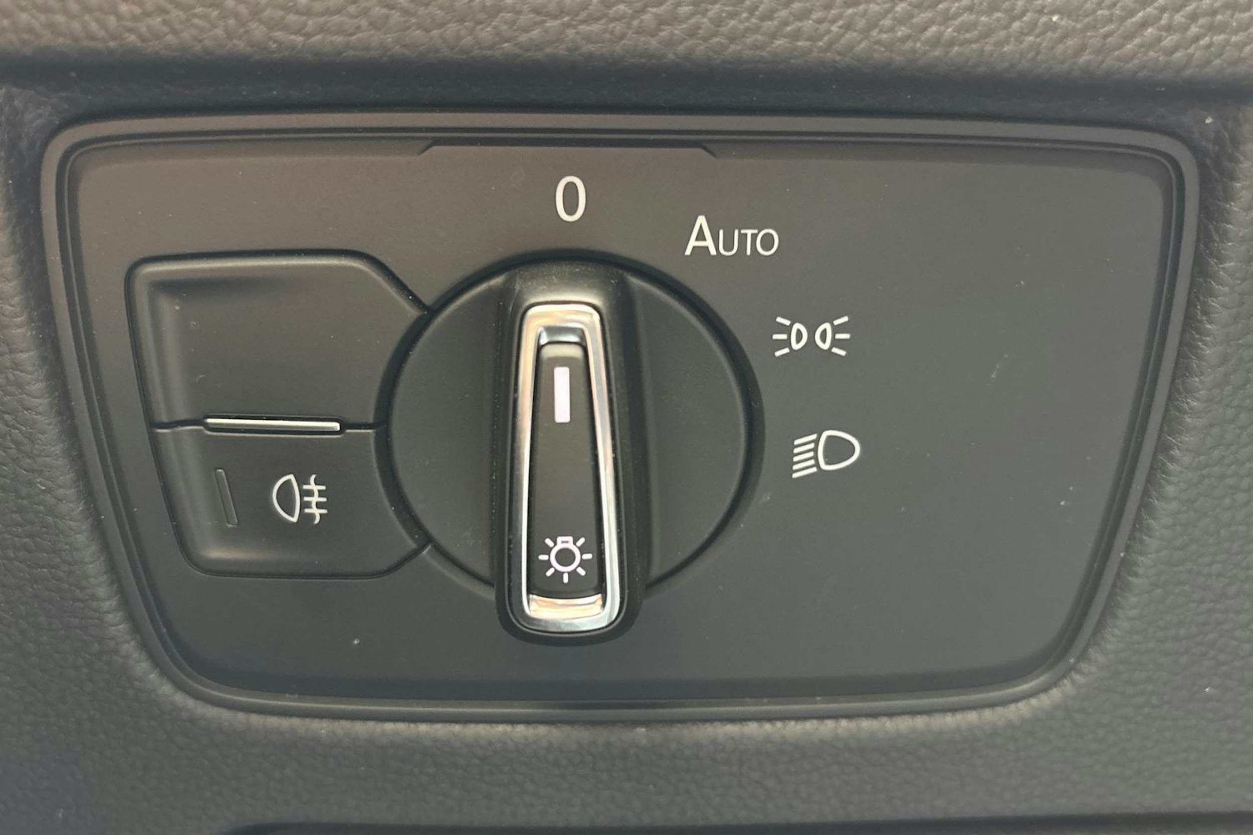 sininen Volkswagen Passat 2020 kuva 20.
