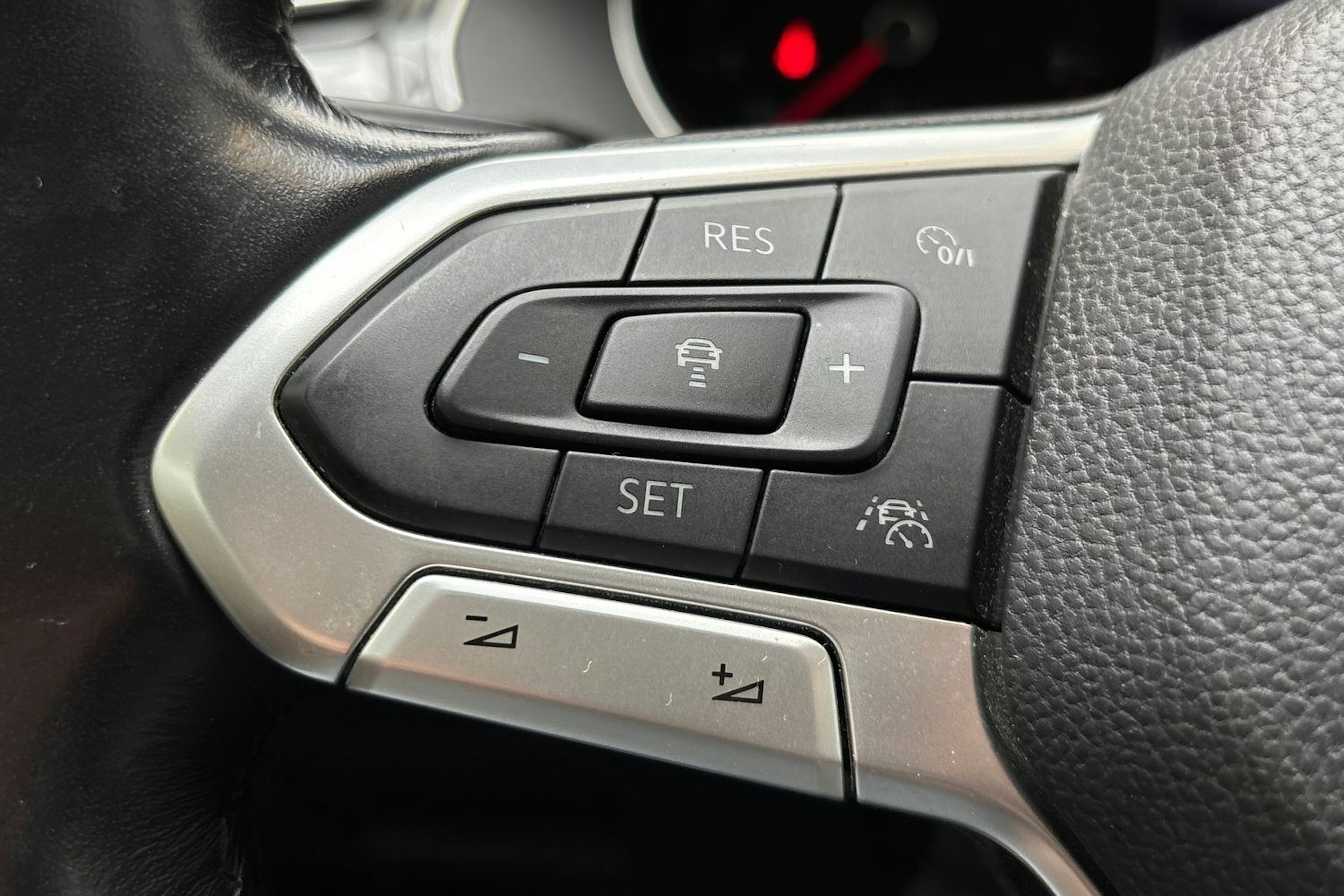 sininen Volkswagen Passat 2020 kuva 21.