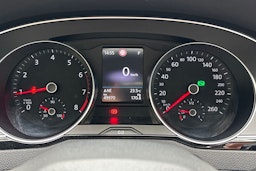 sininen Volkswagen Passat 2020 kuva 23.