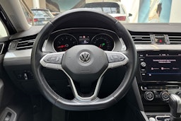 sininen Volkswagen Passat 2020 kuva 24.