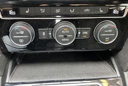 sininen Volkswagen Passat 2020 kuva 29.