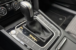 sininen Volkswagen Passat 2020 kuva 30.
