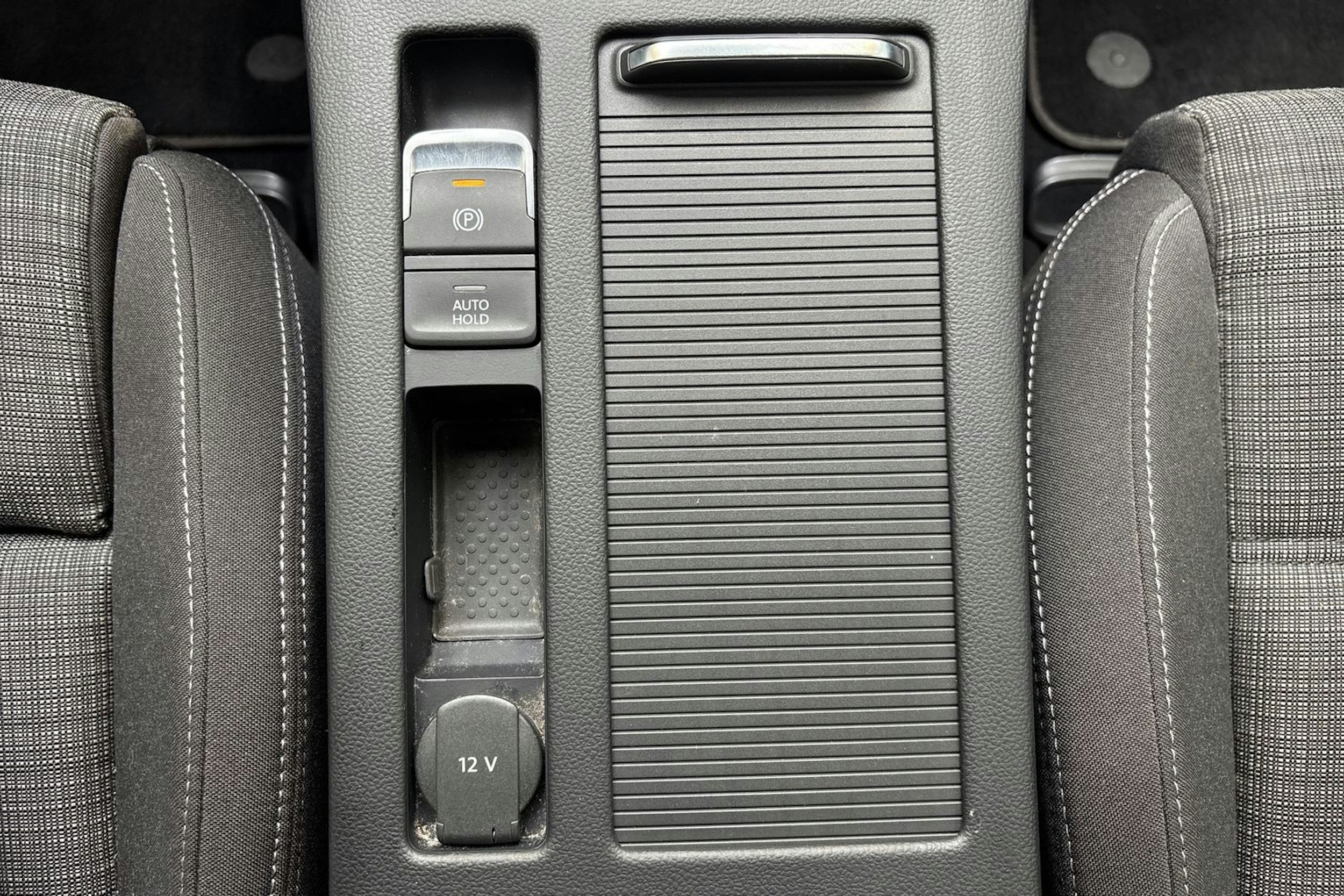 sininen Volkswagen Passat 2020 kuva 31.