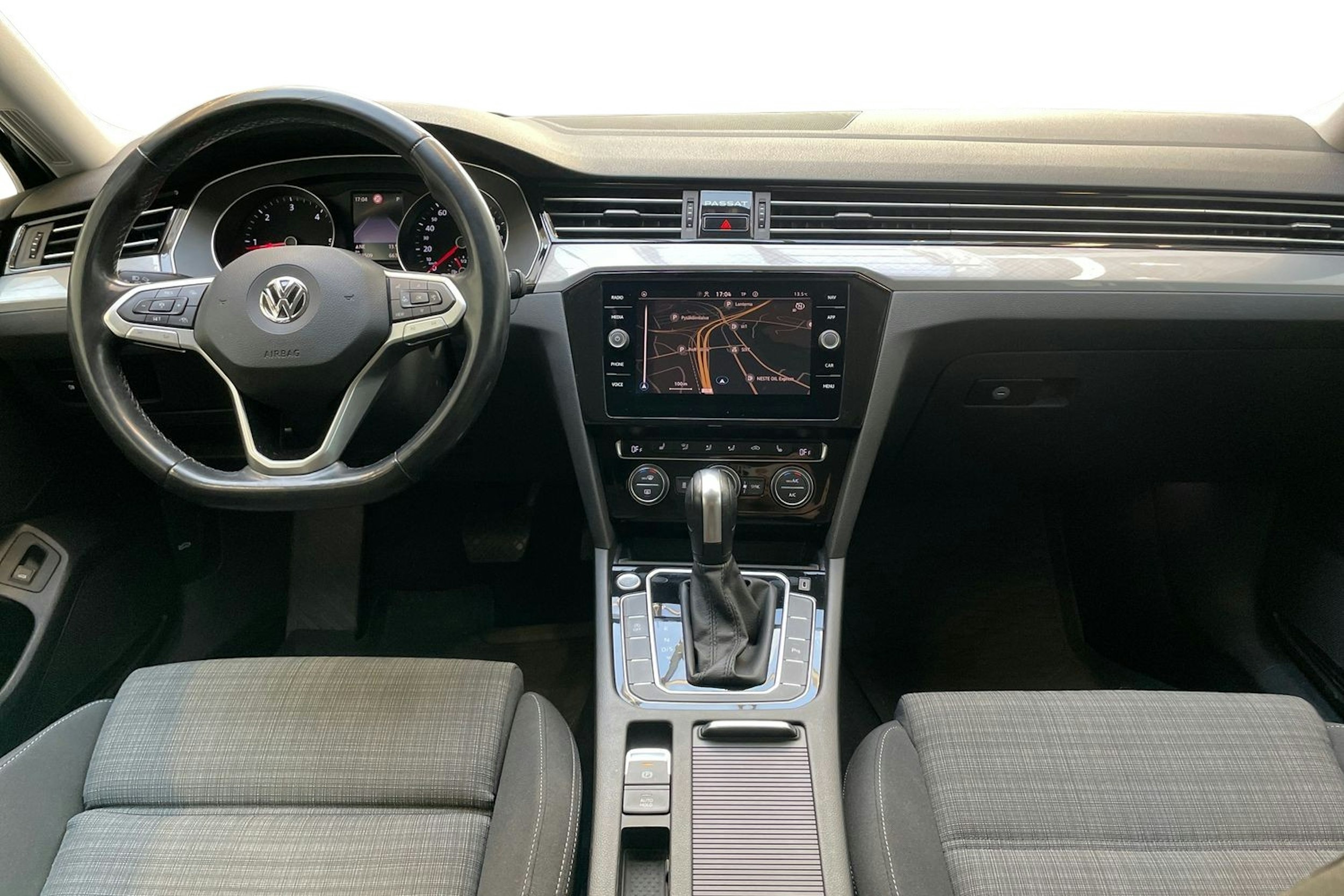 sininen Volkswagen Passat 2020 kuva 10.