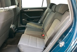 sininen Volkswagen Passat 2020 kuva 11.